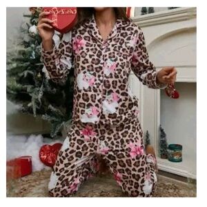 NWT Rebel Raven leopard print Santa pajamas set
